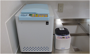 くぼた歯科クリニックの自動印象練和器